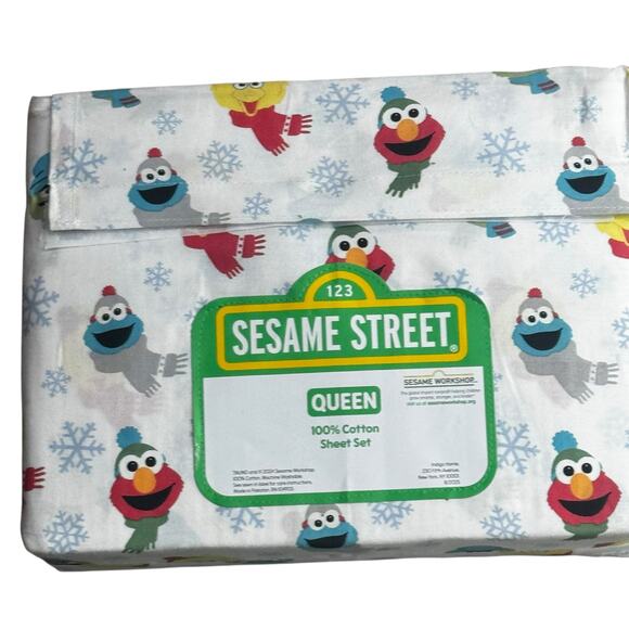 Sesame Street Winter Wonderland Queen 100% Cotton Sheet 4 Piece Set NWT - Picture 2 of 4